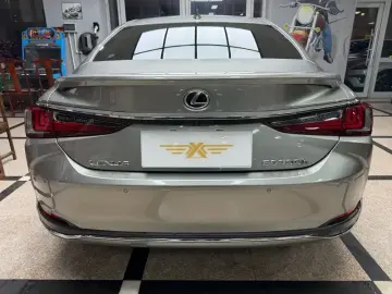 2022 Lexus ES с пробегом 42 000 км