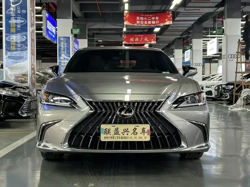 2022 Lexus ES с пробегом 40 000 км