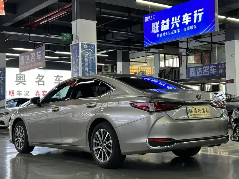 2022 Lexus ES с пробегом 40 000 км