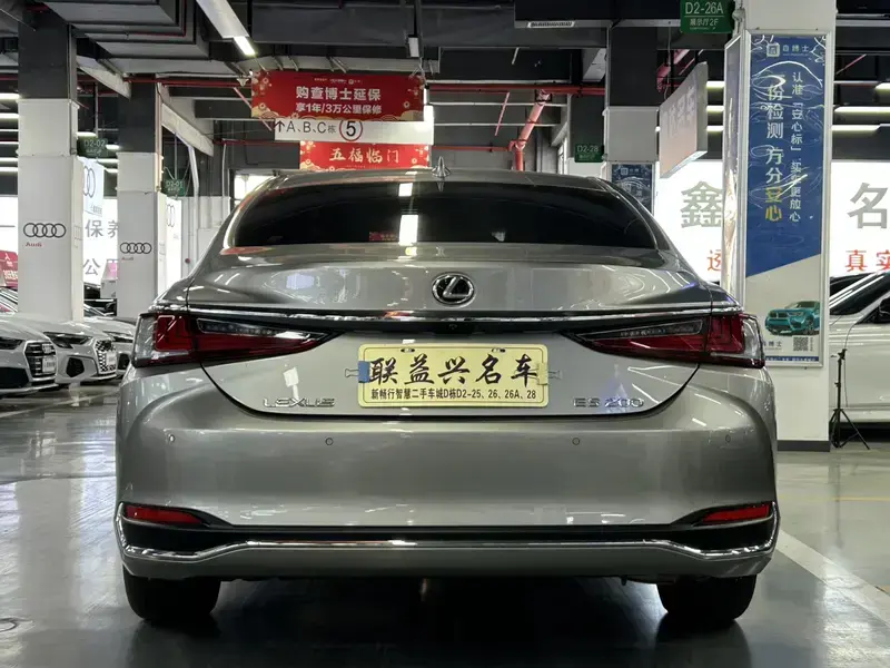 2022 Lexus ES с пробегом 40 000 км