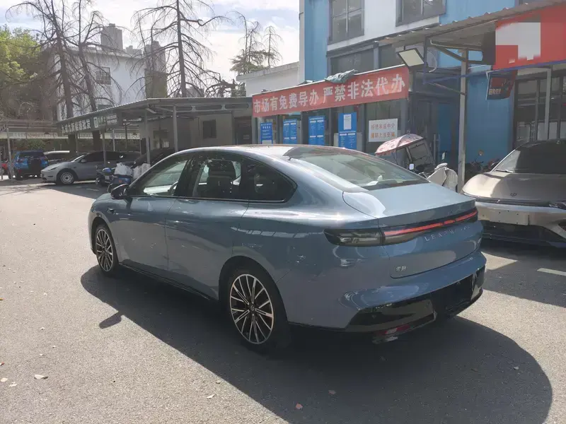 2025 Leapmotor B01 с пробегом 11 000 км