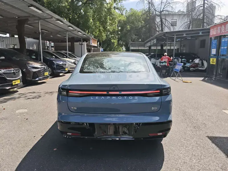 2025 Leapmotor B01 с пробегом 11 000 км