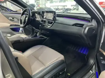2022 Lexus ES с пробегом 40 000 км