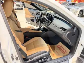 2022 Lexus ES с пробегом 36 100 км