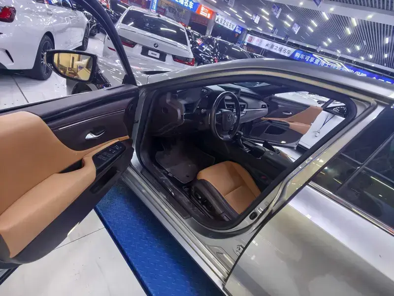 2020 Lexus ES с пробегом 79 000 км