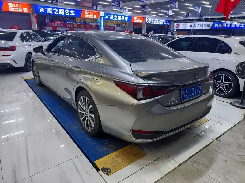 2020 Lexus ES с пробегом 79 000 км