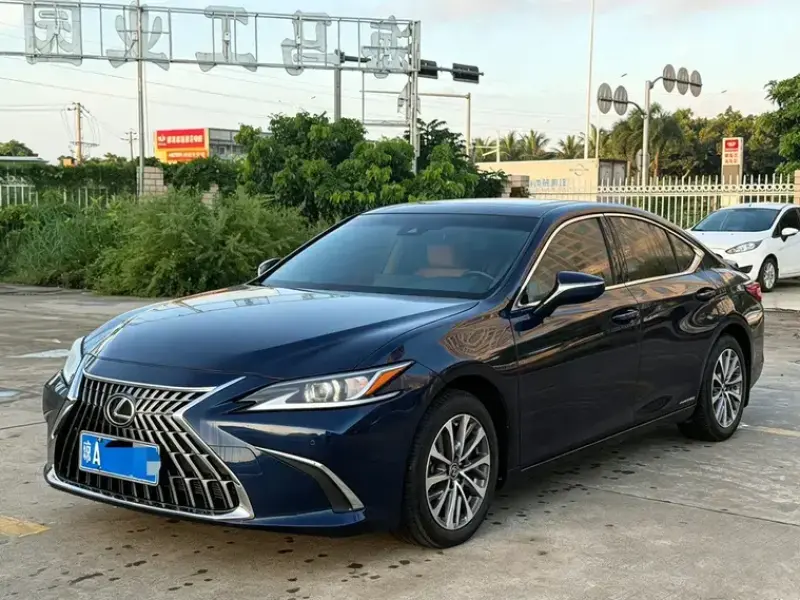 2022 Lexus ES с пробегом 60 000 км