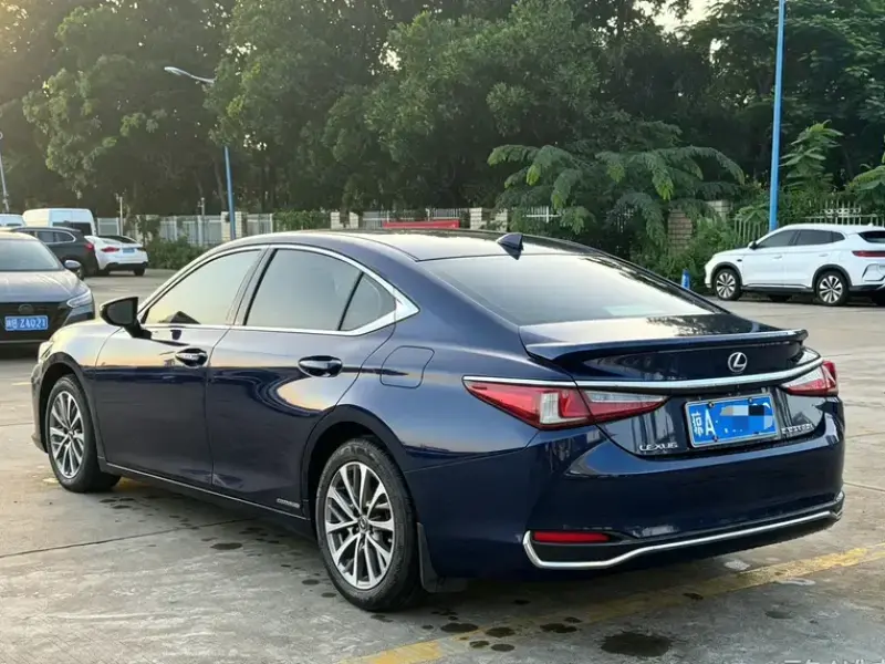 2022 Lexus ES с пробегом 60 000 км