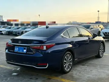 2022 Lexus ES с пробегом 60 000 км