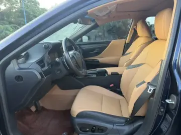 2022 Lexus ES с пробегом 60 000 км