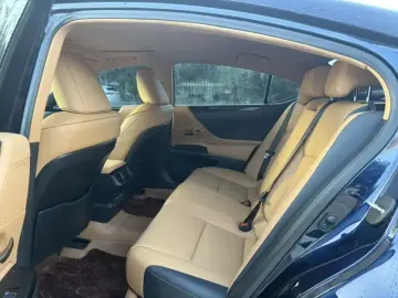 2022 Lexus ES с пробегом 60 000 км