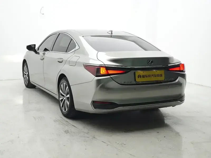 2020 Lexus ES с пробегом 54 900 км
