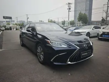 2021 Lexus ES с пробегом 34 800 км