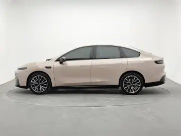 2025 Leapmotor B01 с пробегом 10 900 км