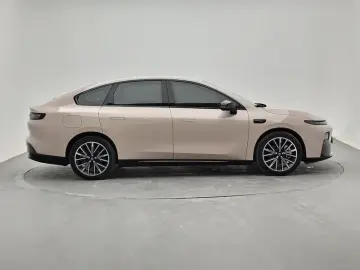 2025 Leapmotor B01 с пробегом 10 900 км