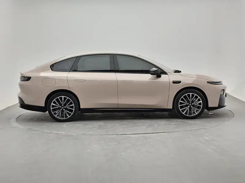 2025 Leapmotor B01 с пробегом 10 900 км