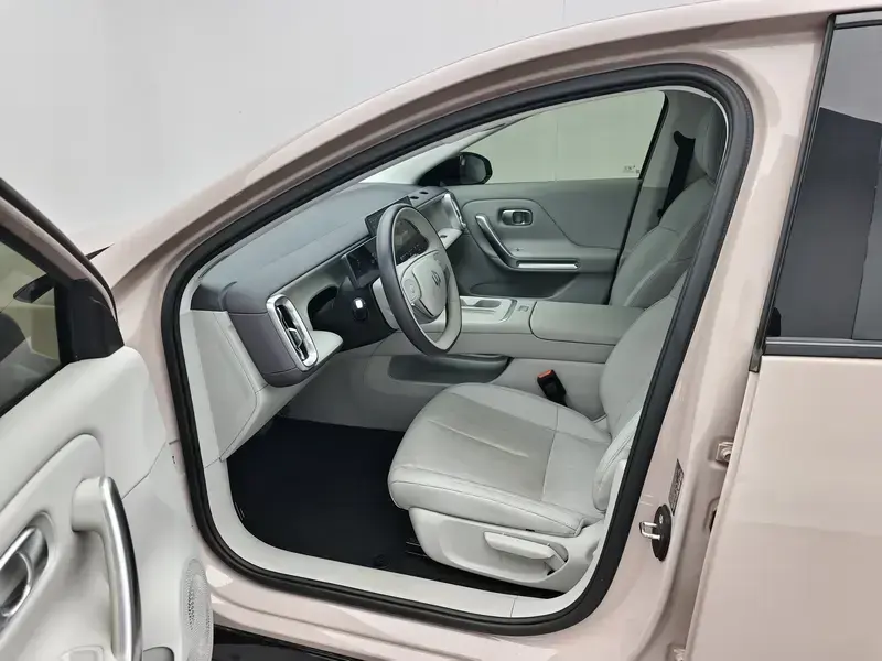 2025 Leapmotor B01 с пробегом 10 900 км