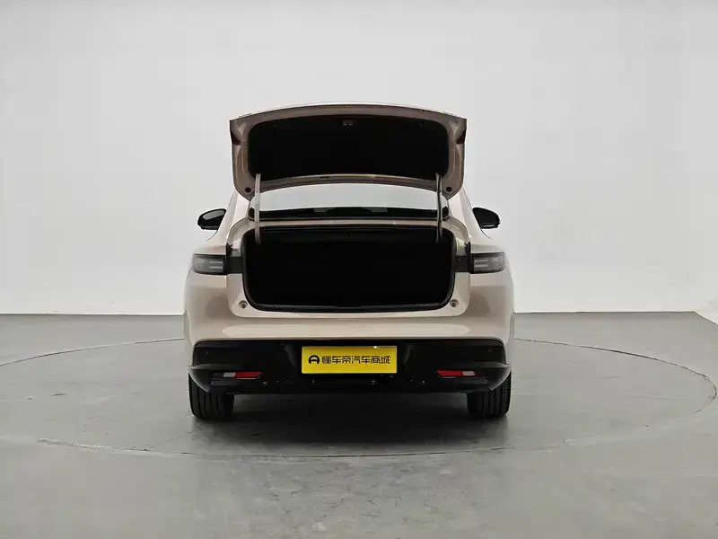 2025 Leapmotor B01 с пробегом 10 900 км
