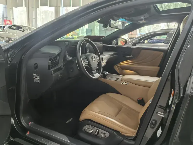 2020 Lexus LS с пробегом 122 000 км