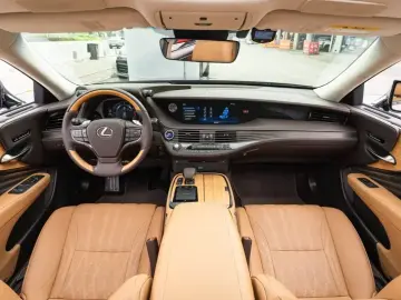 2020 Lexus LS с пробегом 40 900 км