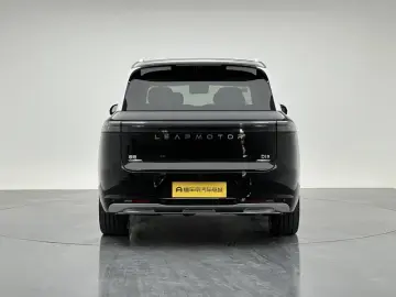2026 Leapmotor D19 с пробегом 200 км