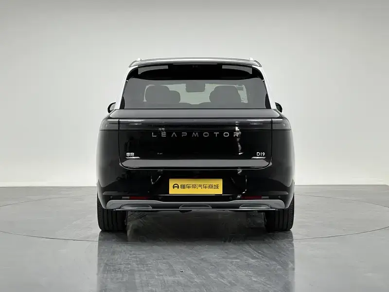 2026 Leapmotor D19 с пробегом 200 км