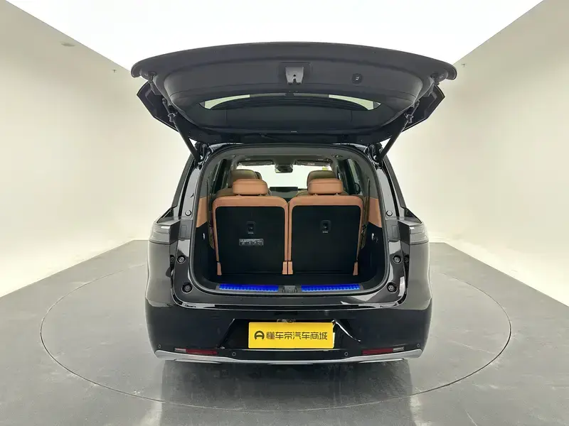 2026 Leapmotor D19 с пробегом 200 км