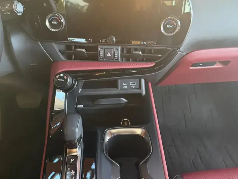 2023 Lexus NX с пробегом 41 000 км