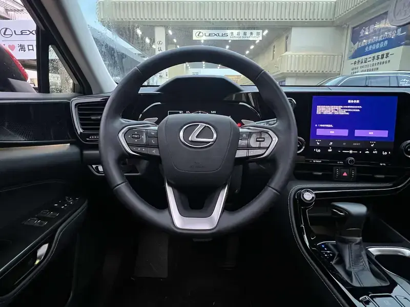 2025 Lexus NX с пробегом 1 000 км