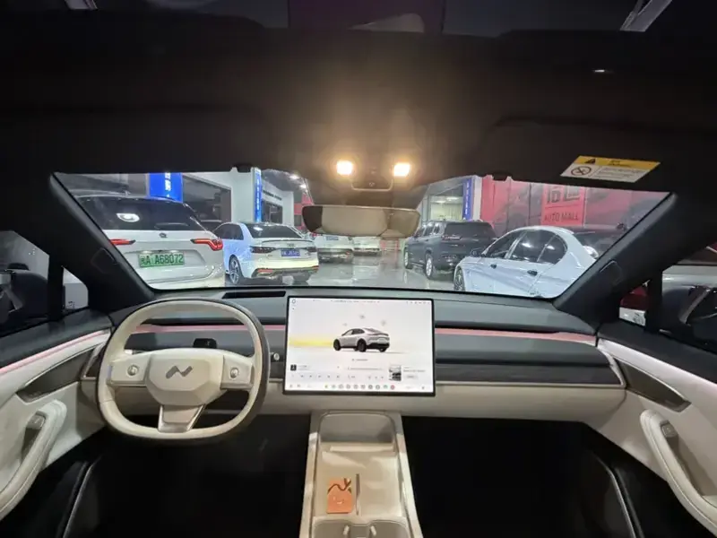 2025 Nio Onvo L60 с пробегом 18 000 км