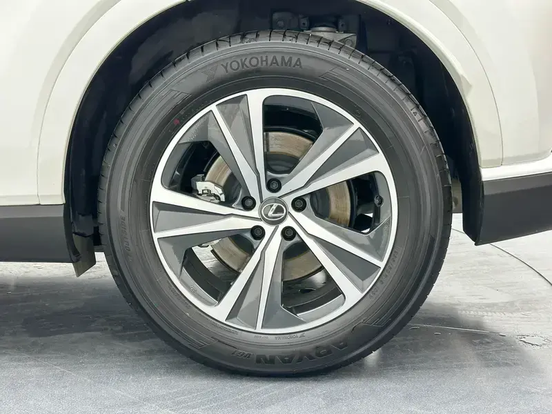2025 Lexus RX с пробегом 32 400 км