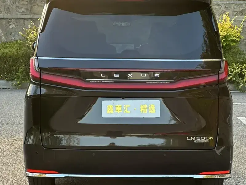 2023 Lexus LM с пробегом 40 000 км