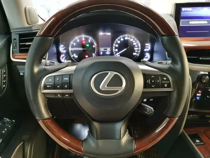 2019 Lexus LX с пробегом 94 000 км