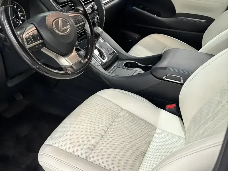 2020 Lexus LM с пробегом 106 000 км