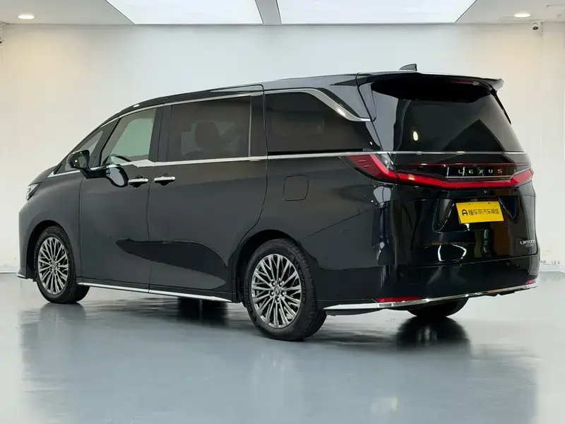 2026 Lexus LM с пробегом 26 600 км