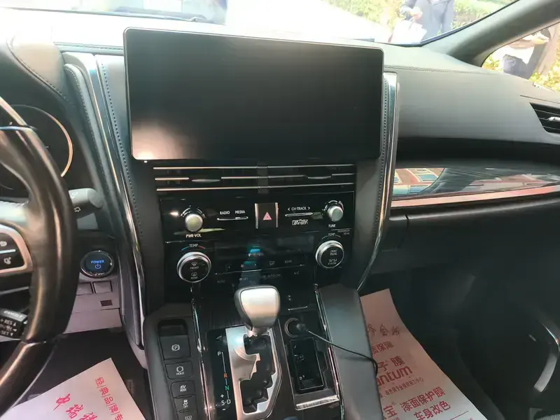 2020 Lexus LM с пробегом 75 100 км