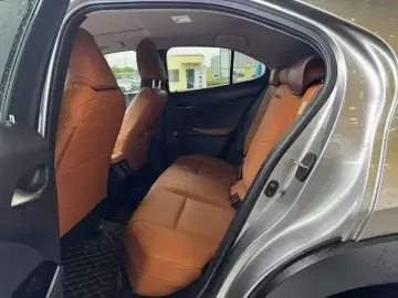 2020 Lexus UX с пробегом 92 000 км