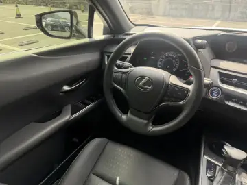 2020 Lexus UX с пробегом 39 000 км