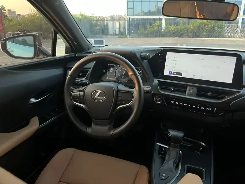 2022 Lexus UX с пробегом 50 000 км