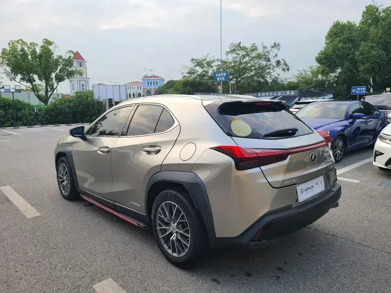 2019 Lexus UX с пробегом 80 000 км