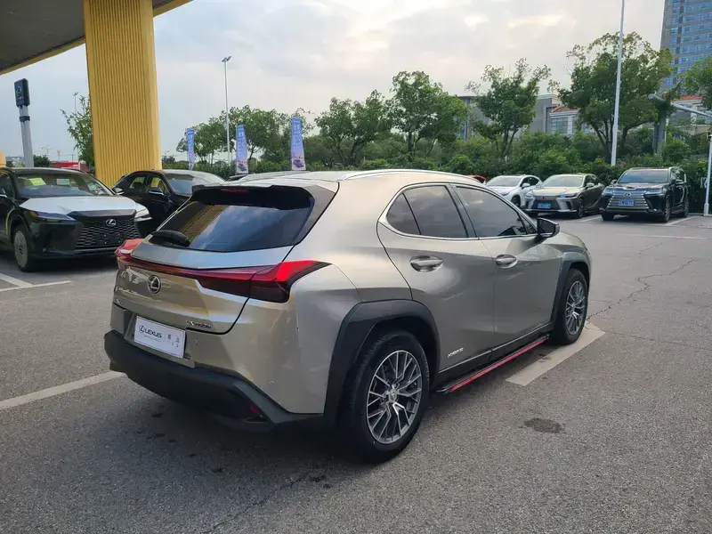 2019 Lexus UX с пробегом 80 000 км