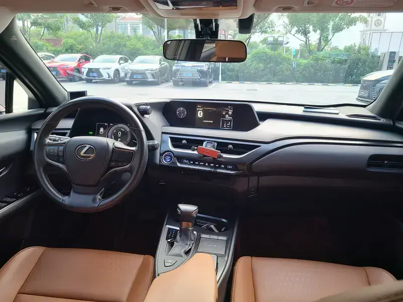 2019 Lexus UX с пробегом 80 000 км