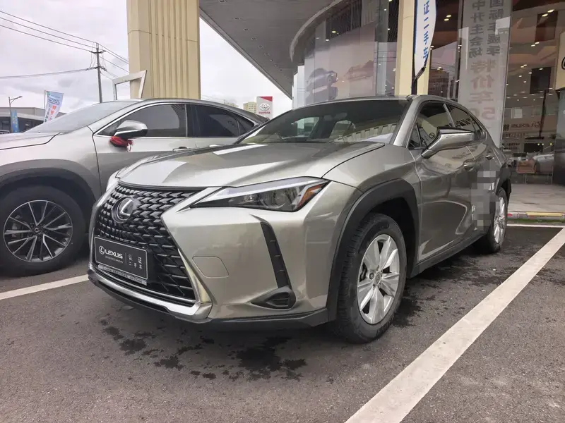 2022 Lexus UX с пробегом 32 000 км