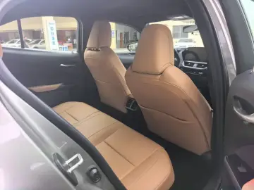 2022 Lexus UX с пробегом 32 000 км