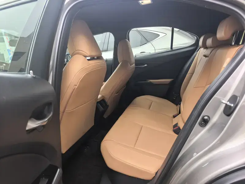 2022 Lexus UX с пробегом 32 000 км