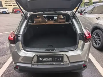2022 Lexus UX с пробегом 32 000 км