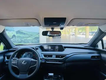 2020 Lexus UX с пробегом 79 000 км
