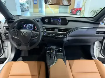 2020 Lexus UX с пробегом 68 000 км