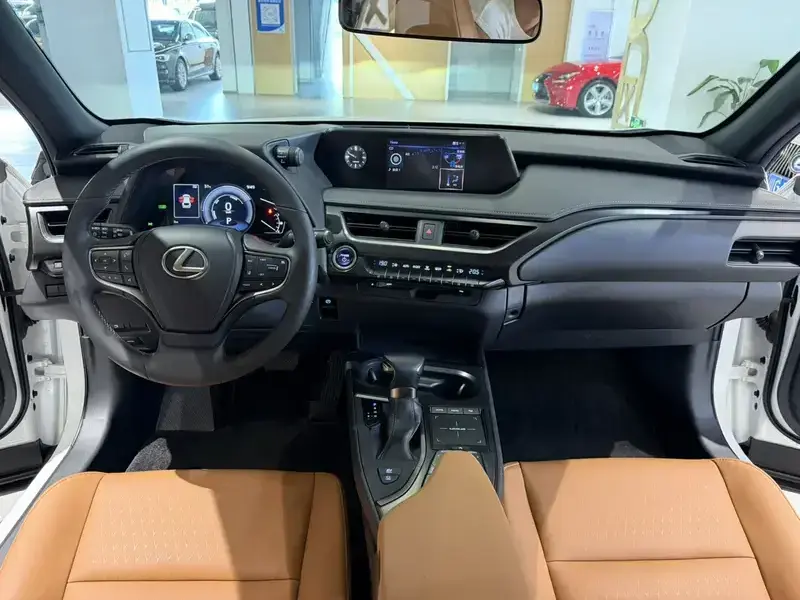 2020 Lexus UX с пробегом 68 000 км