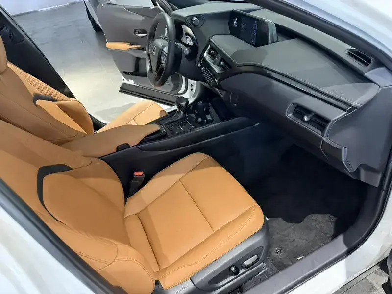 2020 Lexus UX с пробегом 68 000 км